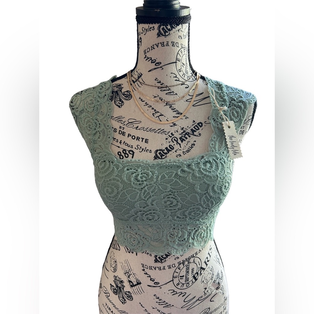NWT Crop Lace Top